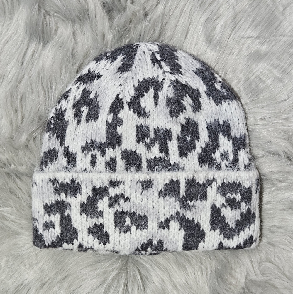 American Eagle Beanie Hat Silver Shadow Leopard Print Knit Cuffed Fall Winter